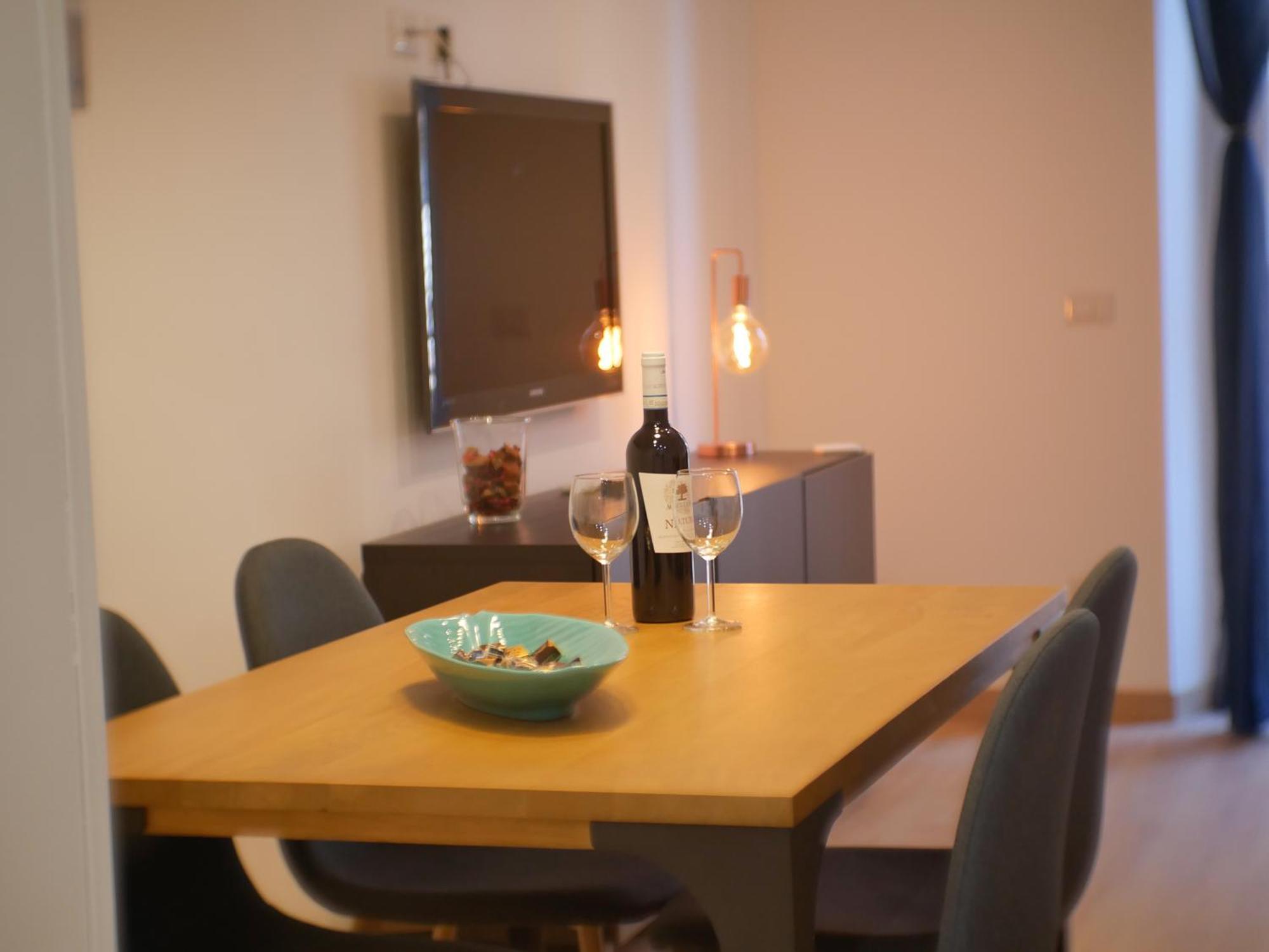Chic Modern 2-bedroom Near Metro *